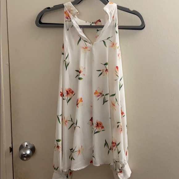 Off the shoulder white floral top with v cut - Picture 3 of 3